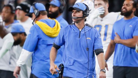 El entrenador Brandon Staley es el tercer coach despedido en la presente temporada de la NFL.