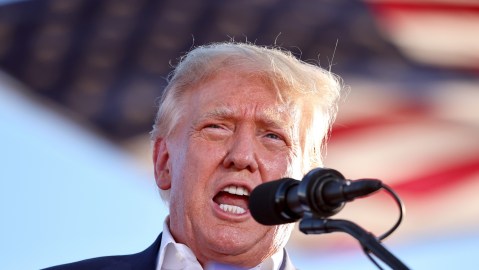 El expresidente Trump logra una victoria en Michigan camino al 2024.