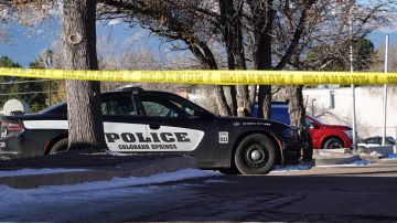Buscan a mujer que mató a sus dos hijos de 7 y 9 años en Colorado