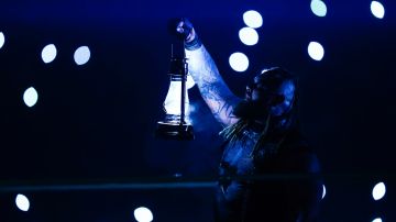 El fallecido Bray Wyatt haciendo su entrada antes de una presentación en la WWE.