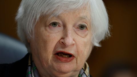 Janet Yellen asegura que la "mayor parte" del fentanilo procede de China y se "sintetiza" en México