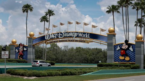 Acusan a un empleado de Disney World de 32 cargos de pornografía infantil