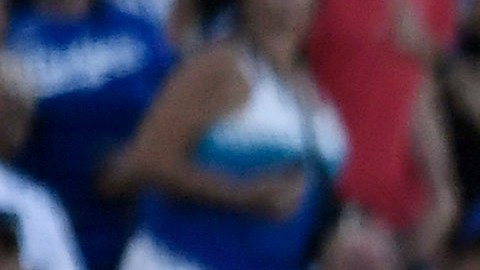 Shohei Ohtani llegando a tercera en una jugada en el Dodger Stadium.