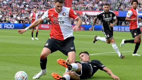 Santiago Giménez es el máximo goleador de la temporada en la Eredivisie con 18 tantos.