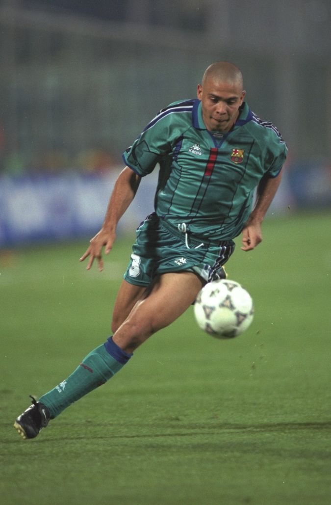 24 Apr 1997: Ronaldo of Barcelona in action during the European Cup Winners Cup Semi-Final second leg against Fiorentina at the Stadio Comunale in Florence, Italy. Barcelona won 2-0 on the night and 3-1 on aggregate. \ Mandatory Credit: Shaun Botterill/Allsport