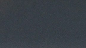 Nico Ibañez de Tigres disputa un balón con Eduardo Salvio de Pumas.