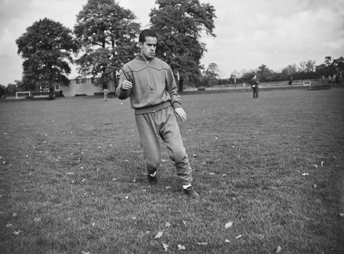 Spanish footballer Luis Suarez, captain of the Spanish national team, in training at Roehampton ahead of an international friendly match in London, October 25th 1960. Spain are to play against England at Wembley Stadium on October 26th. (Photo by Evening Standard/Hulton Archive/Getty Images)