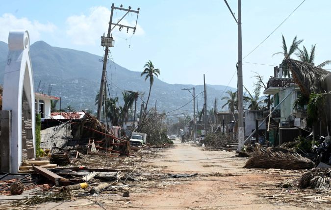 El problema de los “sin techo” dos meses después del huracán Otis
