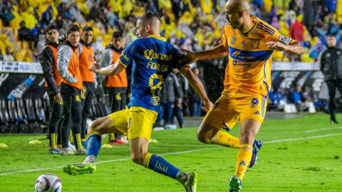 America's Alvaro Fidalgo (L) fights for the ball with Tigres' Guido Pizarro during the Mexican Apertura 2023 tournament football game between Club America and Tigres UANL at Universitario Stadium in Monterrey, Mexico, on November 11, 2023. (Photo by Julio Cesar AGUILAR / AFP) (Photo by JULIO CESAR AGUILAR/AFP via Getty Images)