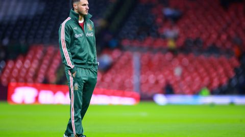 El delantero azteca habló sobre el duro momento que vivió cuando quedó fuera de la Copa del Mundo