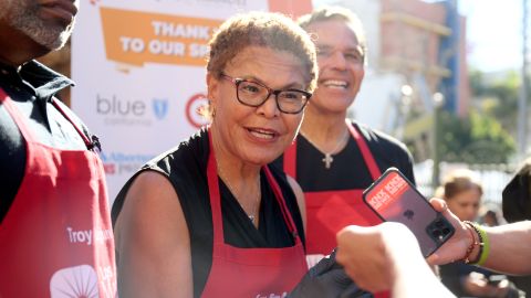 LOS ANGELES, CALIFORNIA - NOVEMBER 22: (L-R) Los Angeles Mayor Karen Bass and former Los Angeles Mayor Antonio Villaraigosa attend Los Angeles Mission's Celebrity Thanksgiving at Los Angeles Mission on November 22, 2023 in Los Angeles, California. (Photo by Michael Tullberg/Getty Images)