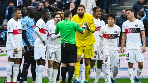El guardameta italiano Gianluigi Donnarumma salió expulsado apenas a los 10 minutos del partido.