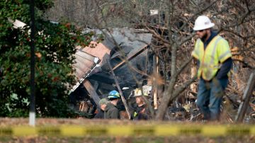 Sospechoso murió en explosión de una casa mientras policía registraba casa en Arlington, Virginia