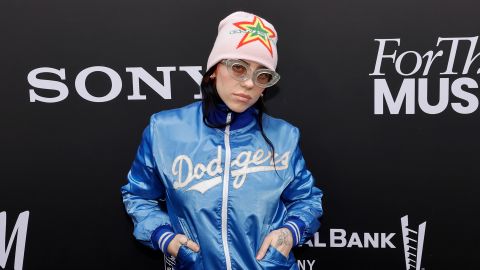 Billie Eilish reveló abiertamente su atracción hacia las mujeres en una reciente entrevista.