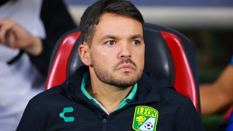 Nicolás Larcamón, entrenador del Club León que participará este año en el Mundial de Clubes.