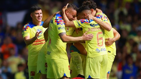 Club América en celebración de gol contra el León.