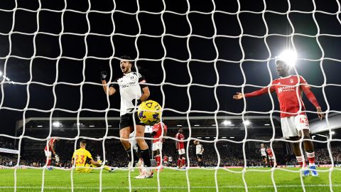 Raúl Jiménez comienza a tomar ritmo en la Premier League.