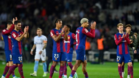 Jugadores del FC Barcelona tras la derrota contra el Amberes.