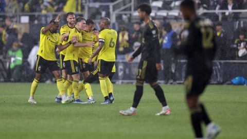 Yaw Yeboah celebra el segundo gol del Crew en la final contra el LAFC.