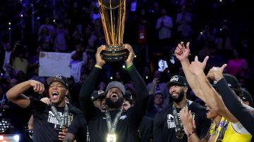 LeBron James ganó el premio MVP.