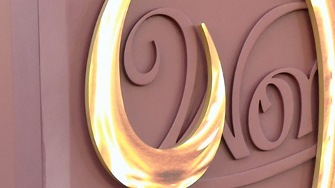 El Wonka de Timothée Chalamet, ofrece una visión menos siniestra y más edulcorada.