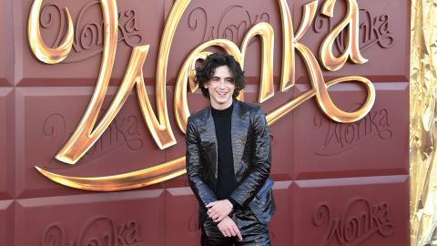 El Wonka de Timothée Chalamet, ofrece una visión menos siniestra y más edulcorada.