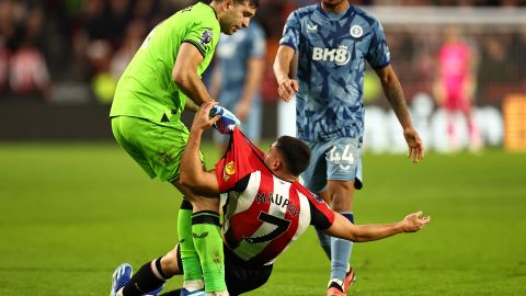 Emiliano Martínez y su incidente con Maupay.
