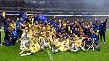 America's players and staff celebrate with the trophy after winning the Mexican Apertura tournament final football match between America and Tigres at Azteca stadium in Mexico City on December 17, 2023. (Photo by ALFREDO ESTRELLA / AFP) (Photo by ALFREDO ESTRELLA/AFP via Getty Images)