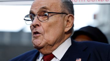 Rudy Giuliani debe pagar $148 millones a dos extrabajadoras electorales de Georgia por difamarlas.
