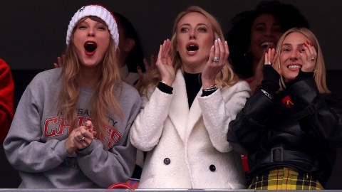 Los Chiefs rompieron una racha negativa de dos derrotas consecutivas con Taylor Swift en el campo.