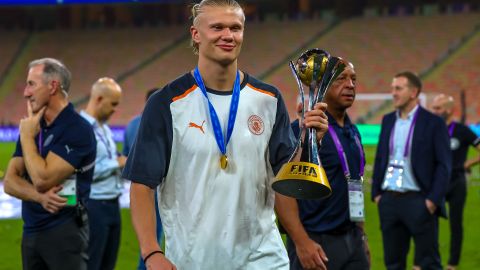 12/23/2023 Jeddah, Saudi Arabia.Erling Haaland striker of Manchester City poses for a photo as he raises the cup after the FIFA Club World Cup Final match between Manchester City and Fluminense at King Abdullah Sports City in Jeddah, Saudi Arabia on December 22. (Photo by Hossein / Middle East Images / Middle East Images via AFP) (Photo by HOSSEIN/Middle East Images/AFP via Getty Images)