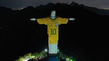 La iluminación del Cristo Redentor fue solo uno de los cientos de homenajes que se realizaron en el territorio brasileño.