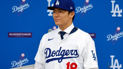 El lanzador Yoshinobu Yamamoto jugará con los Angeles Dodgers junto a su compatriota Shohei Ohtani