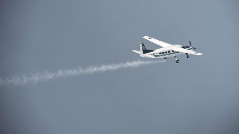 Tres personas en una avioneta murieron tras estrellarse contra líneas eléctricas en Oregón