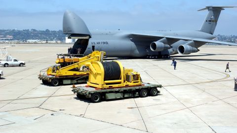 Hombre de Florida dijo ser el "Capitán América" para intentar entrar a una base de la Fuerza Aérea