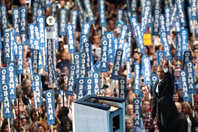 El presidente Obama llega para pronunciar un discurso en la Convención Nacional Demócrata el 27 de julio de 2016 en Filadelfia.