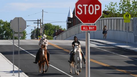 Caballo y carruaje chocan con camioneta en Maryland; hay 4 lesionados, 2 resultan gravemente heridos