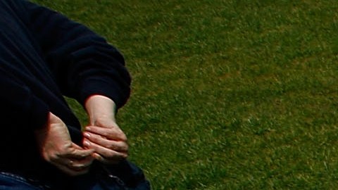 Buscan a sospechoso hispano que acosó y atacó a tres estudiantes de la Universidad de Arizona