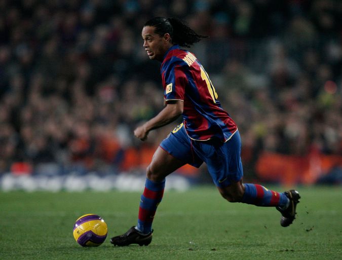 BARCELONA, SPAIN - DECEMBER 23: Ronaldinho of Barcelona controls the ball during the La Liga match between Barcelona and Real Madrid at the Camp Nou Stadium on December 23, 2007 in Barcelona, Spain. Barcelona lost 'El Clasico' with 1-0. (Photo by Jasper Juinen/Getty Images)