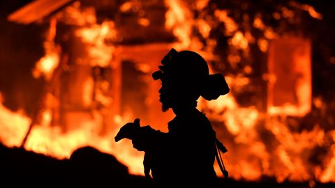 Explosión e incendio en un hotel de una zona turística Amish en Pensilvania dejó un muerto