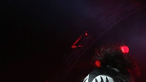 Gene Simmons, bajista y vocalista de KISS, reveló que se está invirtiendo alrededor de 200 millones de dólares en este innovador espectáculo de avatares.