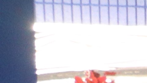 Marisela Salvador y sus hijos Abigail, Aiden y Jacob, junto a Mickey Mouse y Minnie Mouse en el Hollenbeck Youth Center.