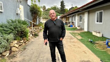 Eduardo Polonsky, un ganadero judío-argentino  que vive en el kibutz Or HaNer del sur de Israel. (Araceli Martínez/La Opinión)