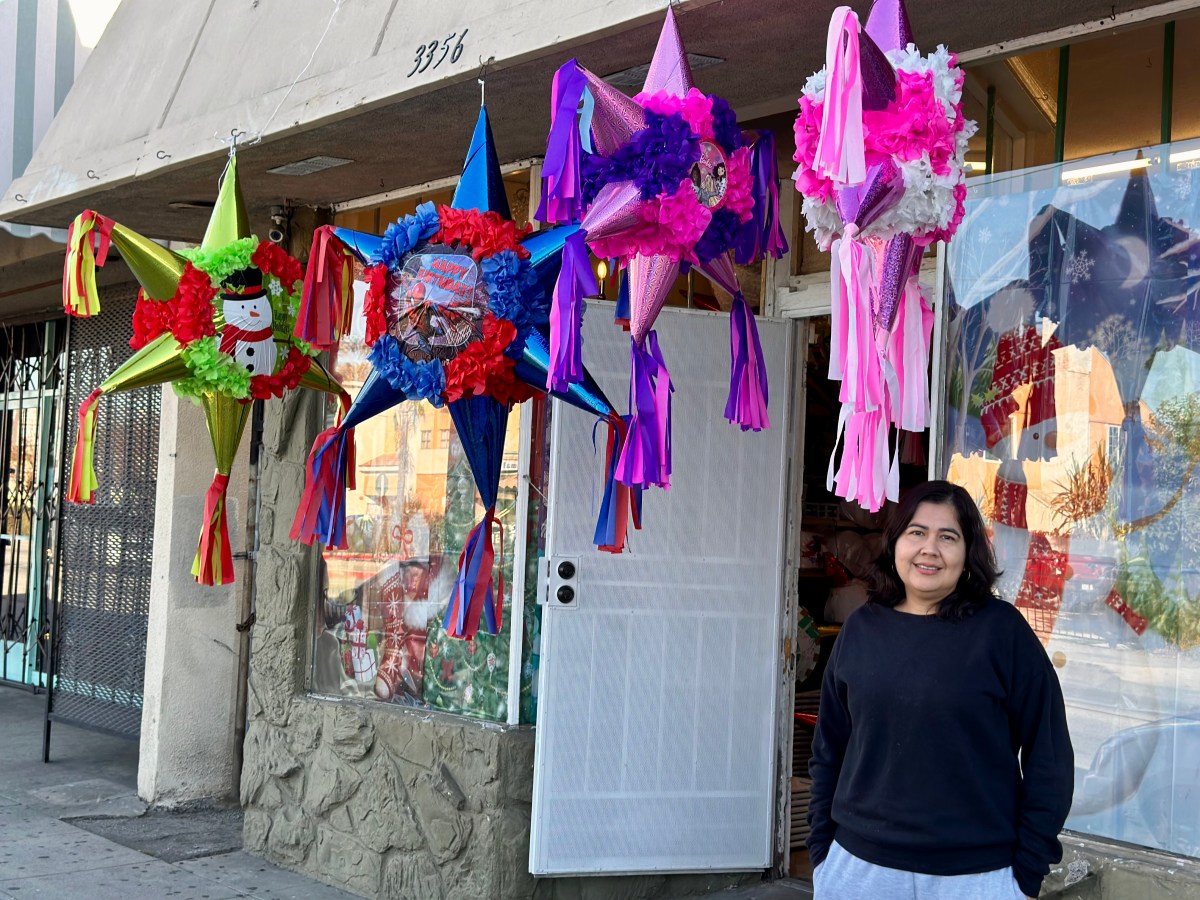 Mamá del Condado de Lake convirtió sus piñatas caseras en un negocio de  fiestas
