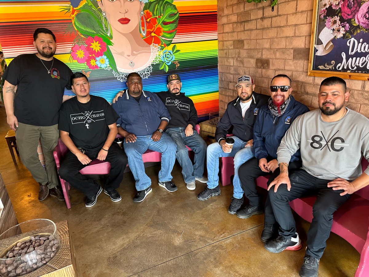'Ocho Chavos' de origen mexicano se unen en Los Ángeles para crear su