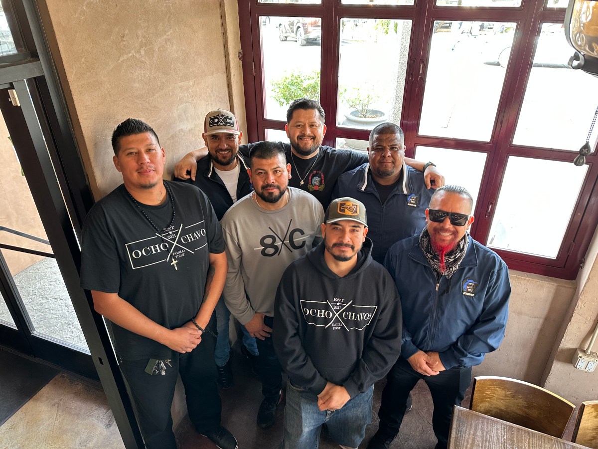 'Ocho Chavos' de origen mexicano se unen en Los Ángeles para crear su