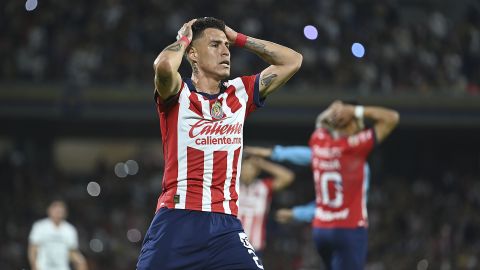 Cristian Calderón no renovó contrato con Chivas.