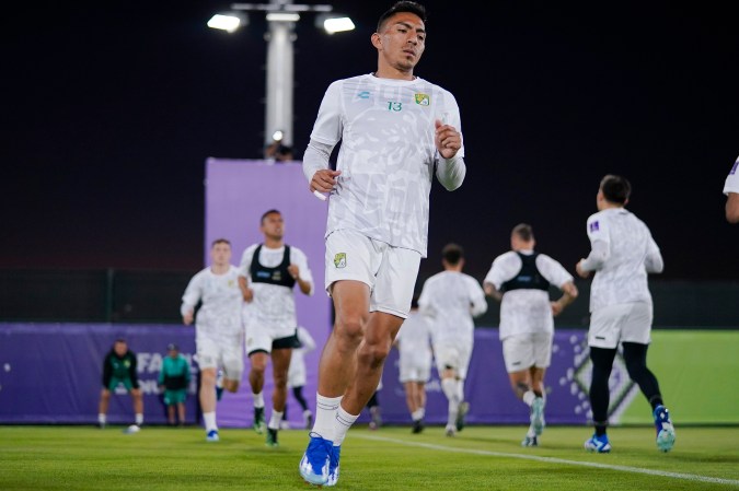 Entrenamiento del León en Arabia Saudita previo al Mundial de Clubes.