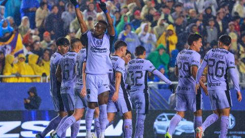 Julián Quiñones en celebración de gol para el América.