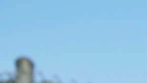 El mediocampista del Galaxy Jonathan Pérez distribuye regalos para niños y familias de A Place Called Home.